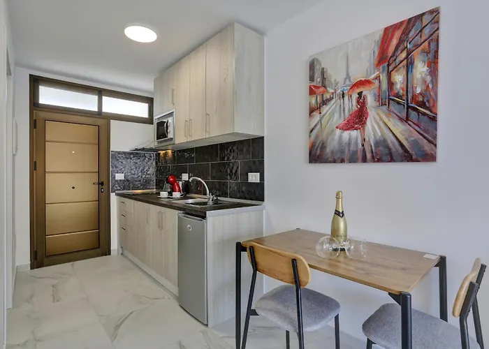 Апартаменти Sea Views Modern Estudio Olimpia Near The *